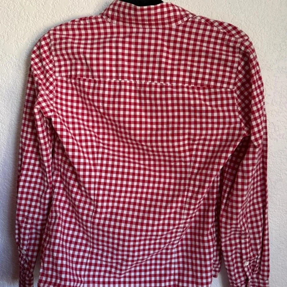 Crew The Perfect Shirt in classic red and white gingham. Lightweight 100%Cotton
